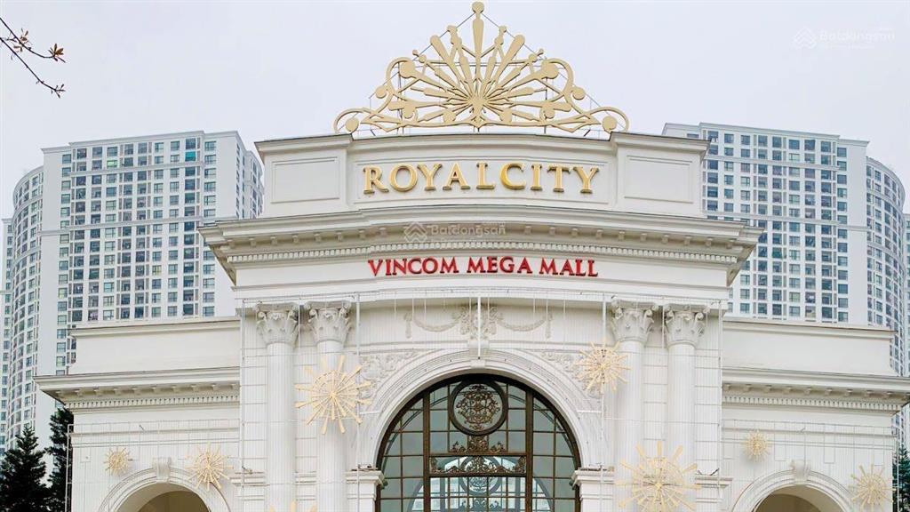 Bán rất gấp, căn 2 phòng ngủ 106m2 giá 9,2 tỷ, giá cực tốt, chủ nhà rất thiện chí, royal city