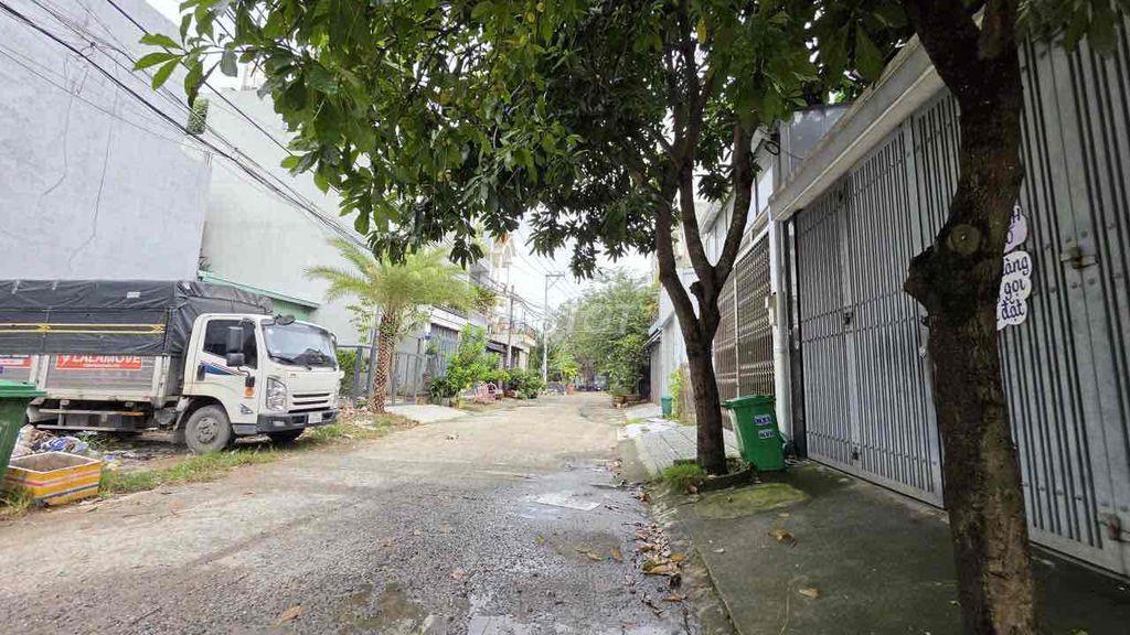 đất gần chợ Minh phát - 5x20m - đường thông oto