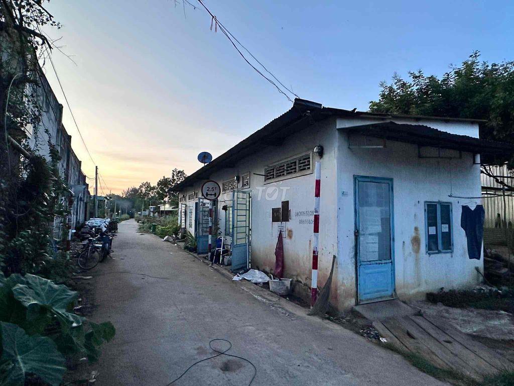 cần bán dãy nhà trọ mặt tiền đường hải thượng lãng ông.