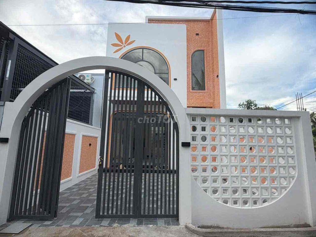 Nhà mới trệt lầu 3 phòng ngủ phường Thanh Đức thành phố Vĩnh Long