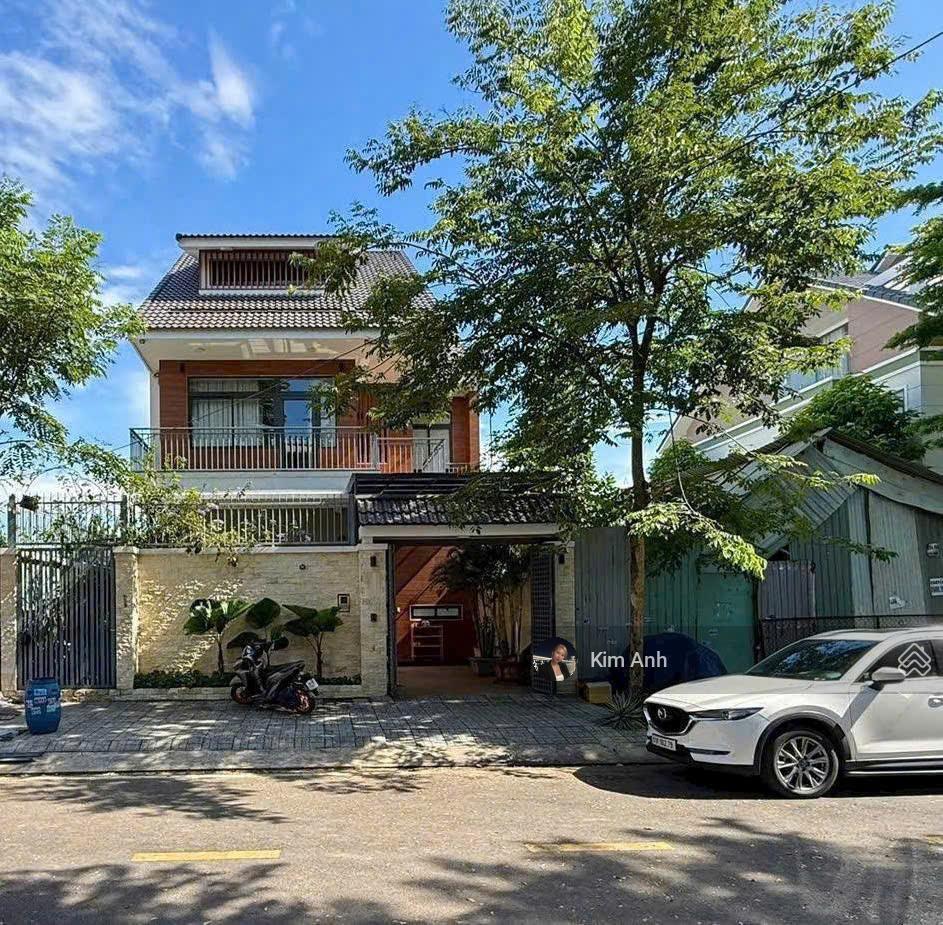 Chủ hạ giá 2 tỷ bán gấp! biệt thự kdc hồng long thủ đức, bề ngang 10m giá chỉ 23 tỷ!