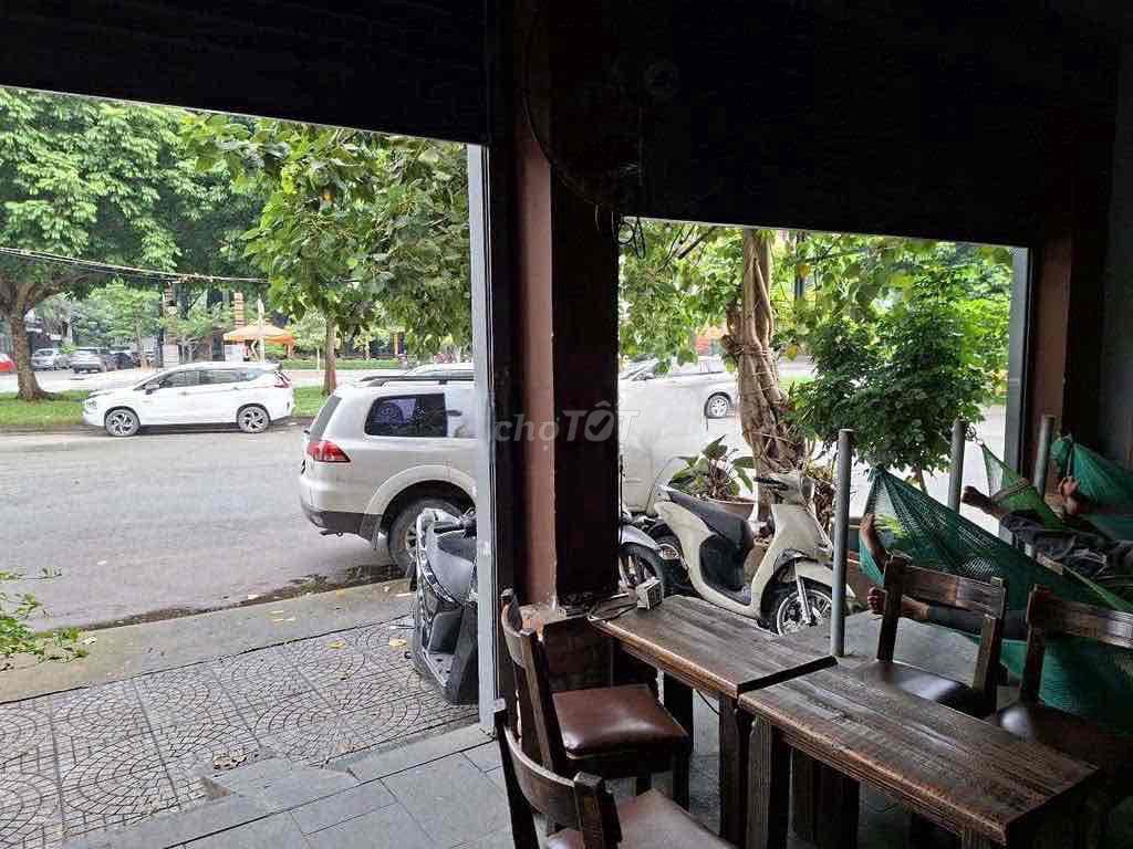 trước nhà 4m cách 20m ra 3/2 ngang 7m5 dài 15m trệt lầu