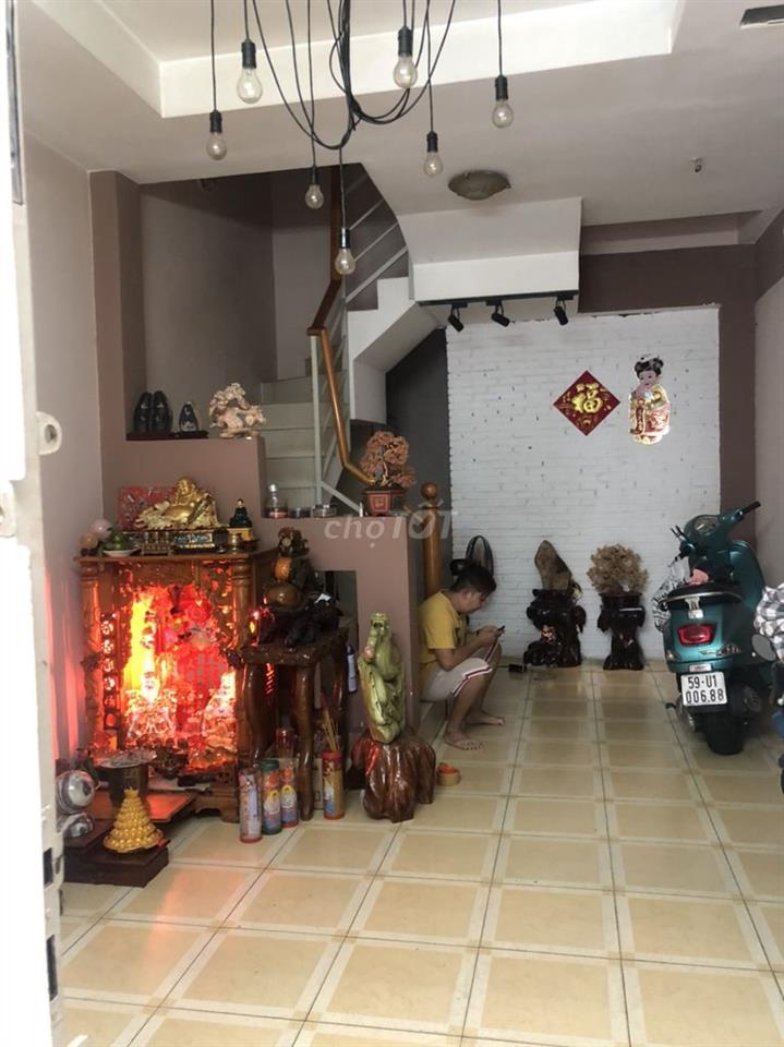 2mt (trước sau) 40m² vuông đất. Quận 10. Giá chỉ 5,5 tỷ