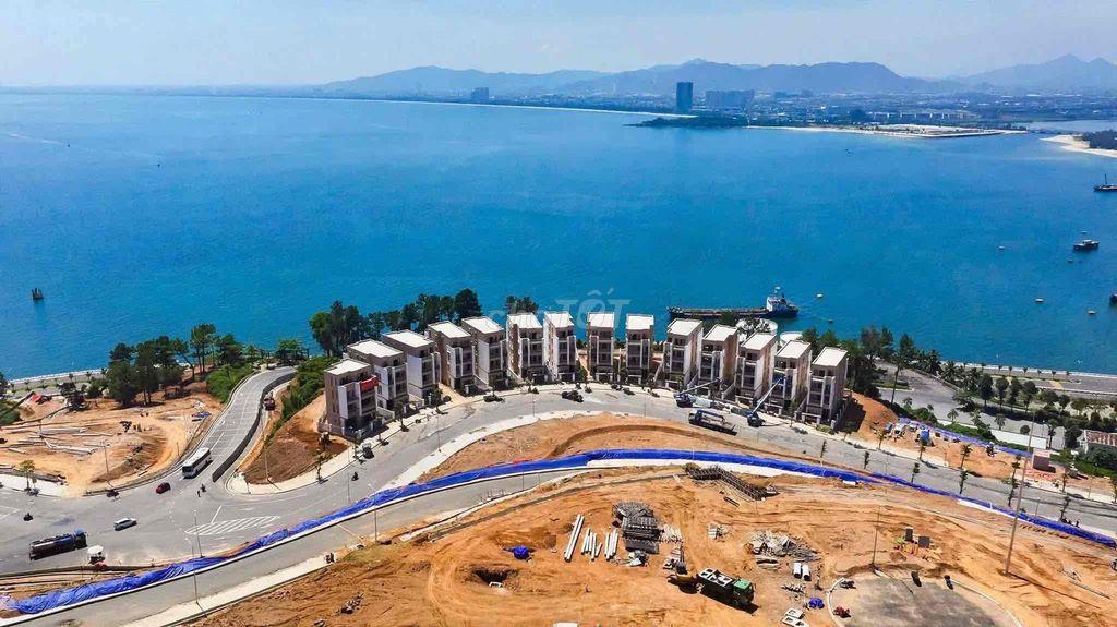 Nhà ở ven Đèo Hải Vân - view biển trực diện