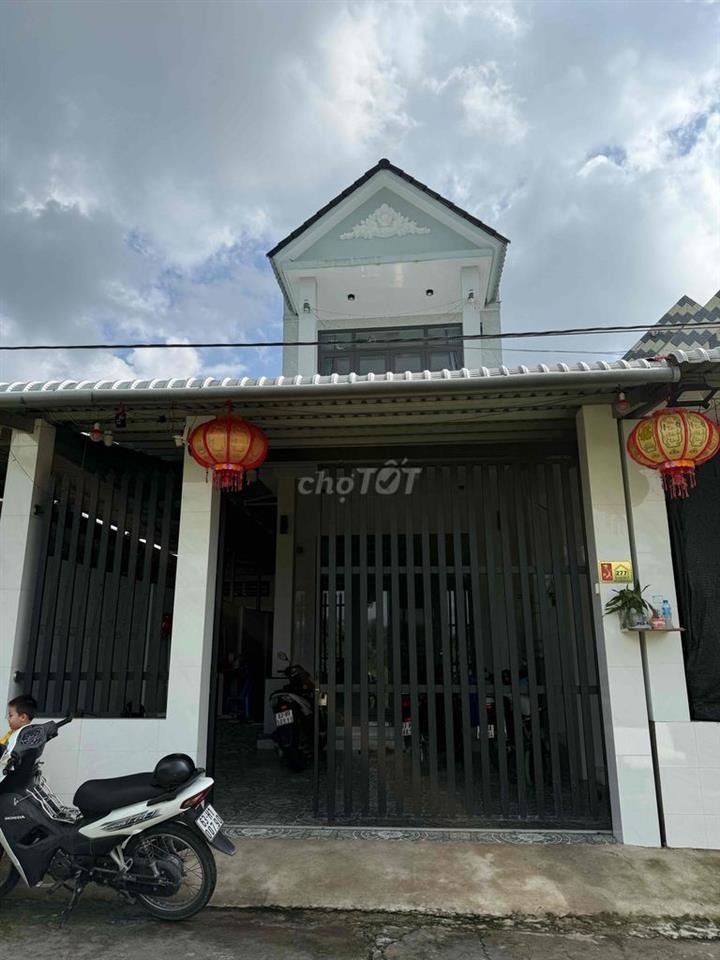 Cần bán căn nhà lầu 1 tần mới xây mới 90% nhà rất là kiên cố, đường ba