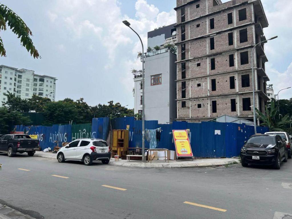 Khu Đấu Gía Lê Văn Lương 202M2 Mặt tiền 10M 96 Tỷ vị trí Đẹp Mặt công viên