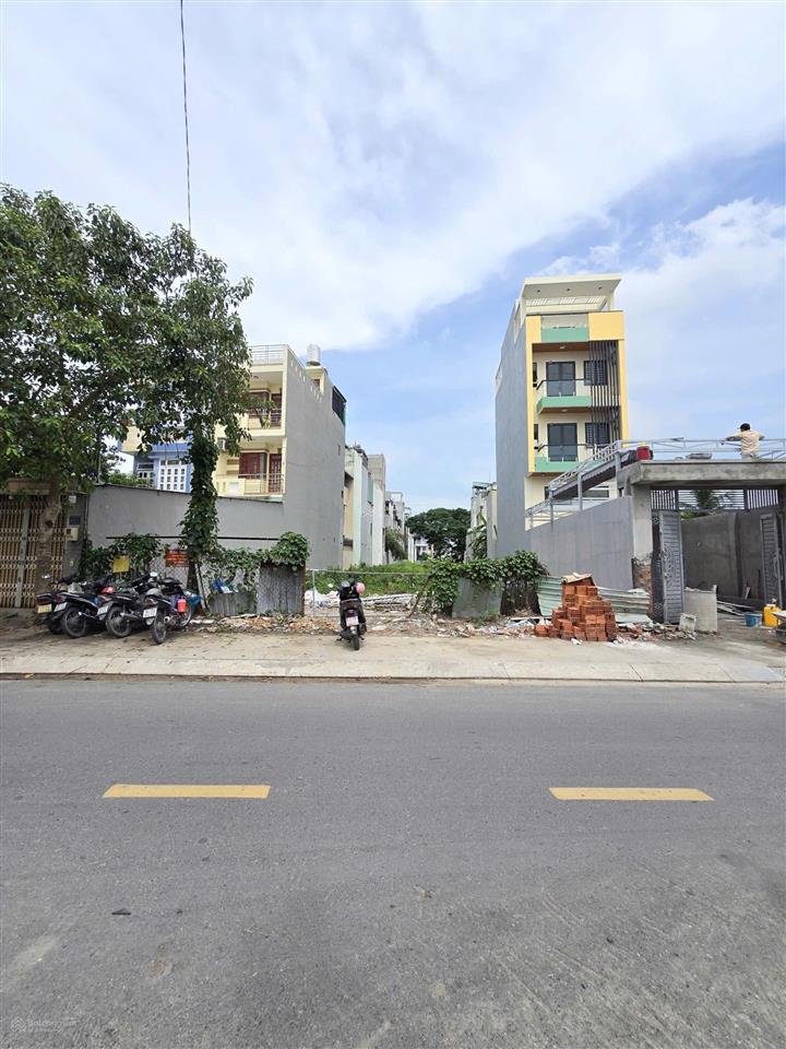Đất 12 x 74 mặt tiền thạnh lộc 15, full thổ cư, cách ngã tư ga 800m, giá quá tốt