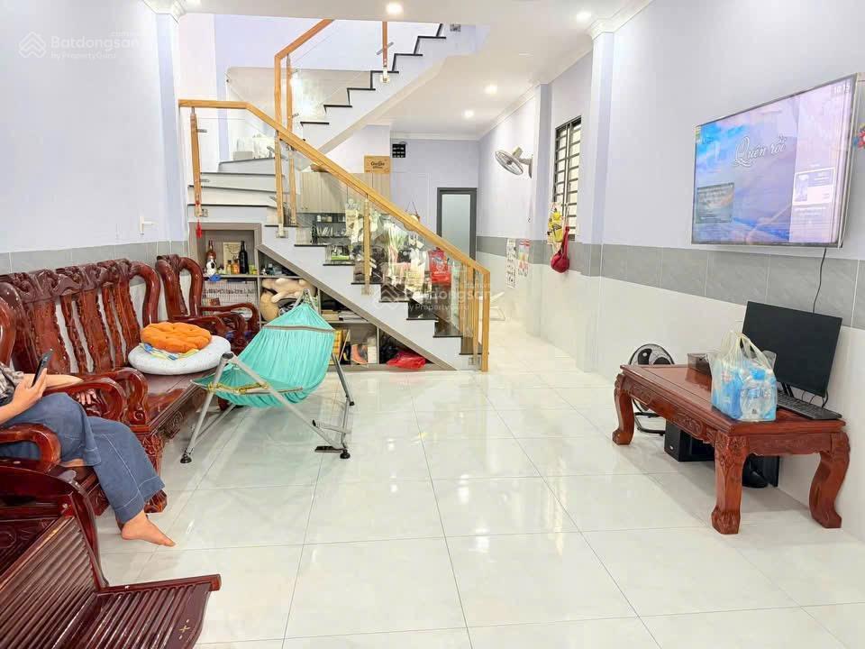 Bán nhà trệt lầu cách siêu thị bigc (go!) tầm 400 m vị trí đẹp,