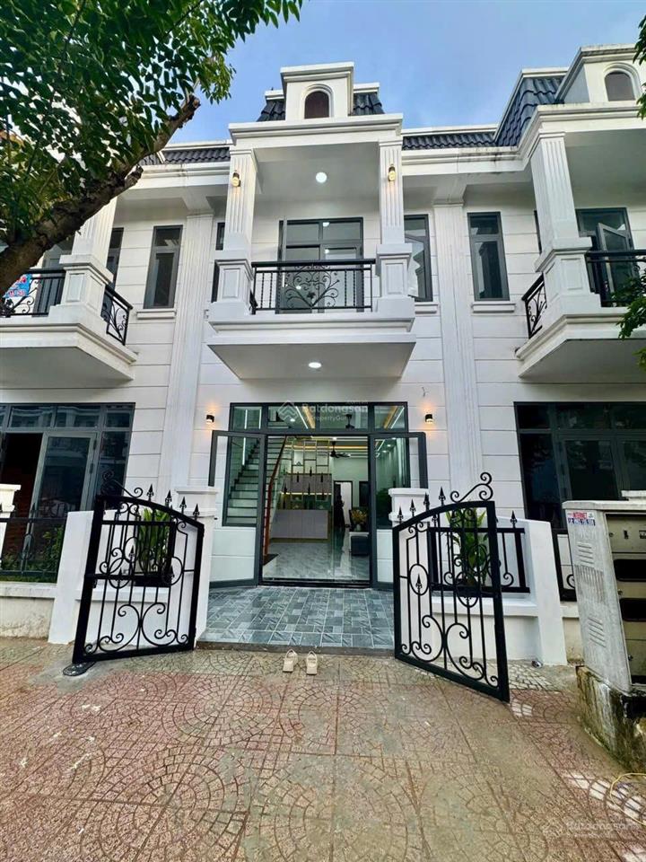 Bán nhà ngay chợ đêm uyên hưng tân uyên giá 1ty950 full nội thất ( bình dương )