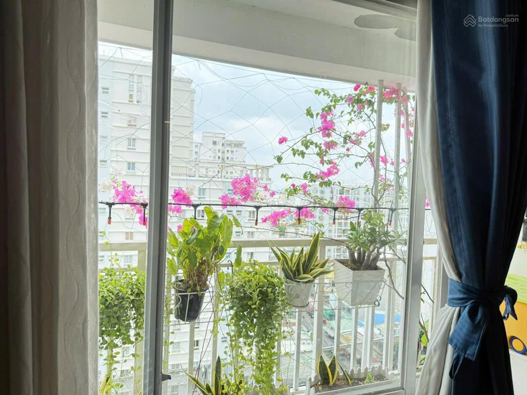 Chung cư âu cơ tower tặng nội thất 2 phòng ngủ cần bán có sổ hồng sẵn