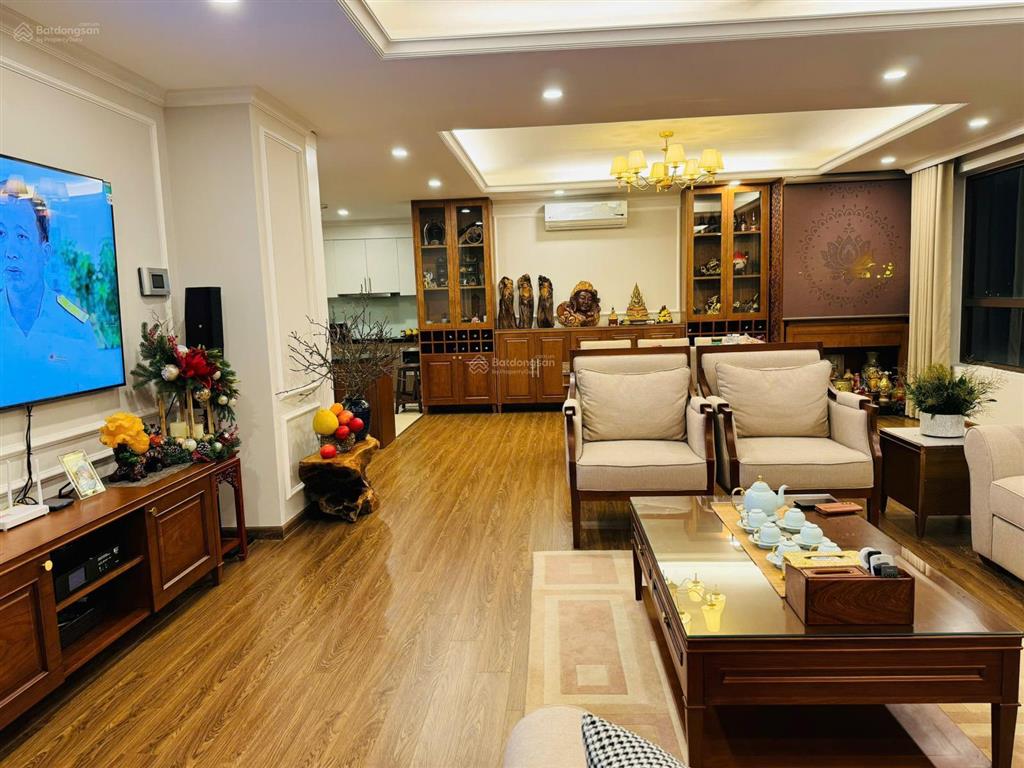 Chính chủ bán chung cư 68m2, 2 phòng ngủ giá 6,8 tỷ tòa ct1b nghĩa đô. 0888 486 ***