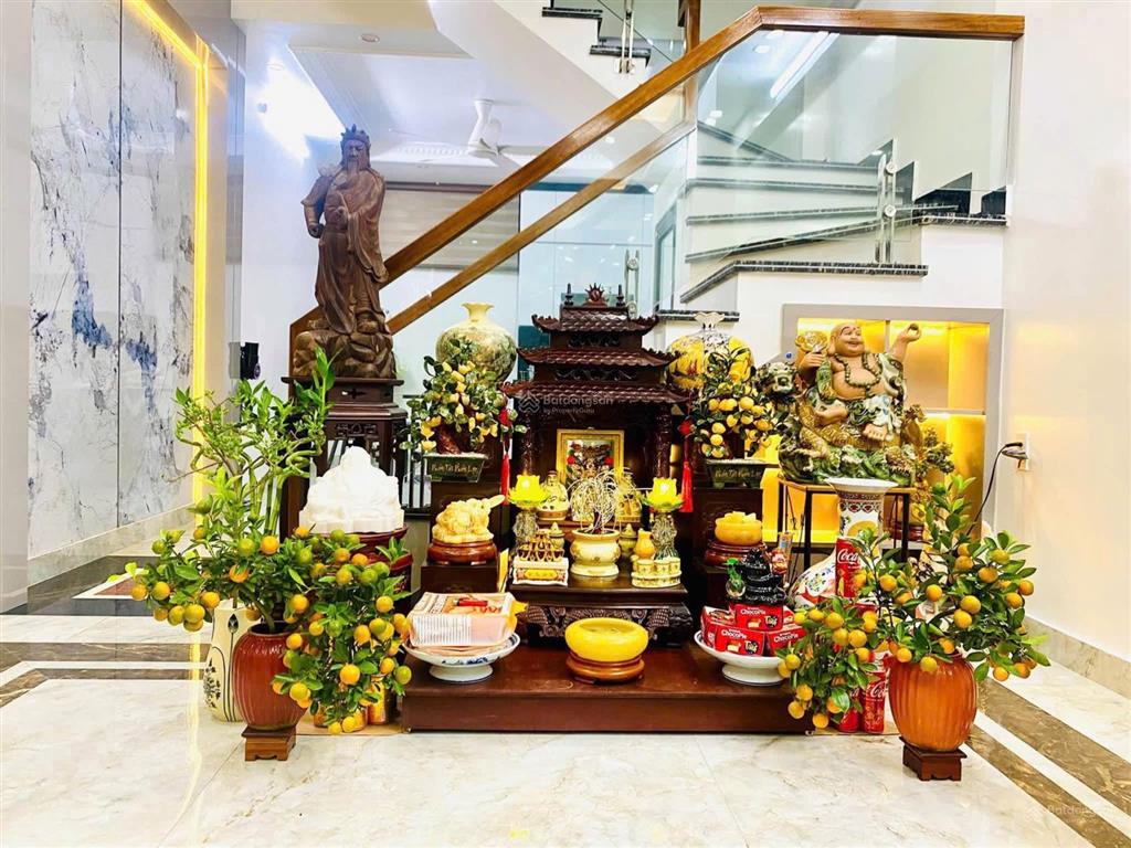 Cần bán nhà đẹp ngõ nông sau 1 nhà mặt đường phố ngô gia tự. chỉ 4,99 tỷ
