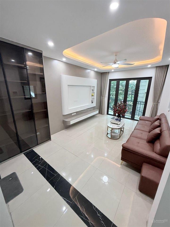 Siêu phẩm thang máy lô góc kinh doanh nhà mới ô tô full nội thất chỉ 10,9 tỷ 40m