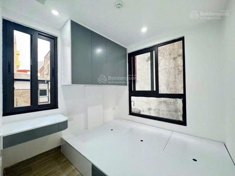 Bán nhà dòng tiền chdv ở phố nguyễn khang có tổng 32 phòng khép kín ôtô đỗ vận hành 180tr