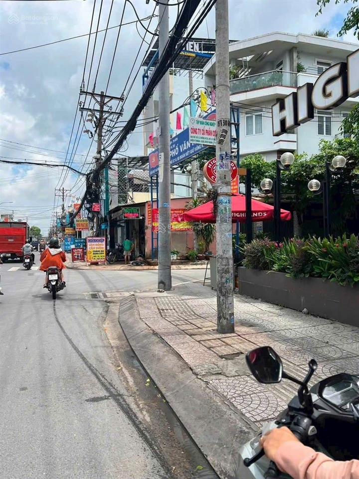 Đất mặt tiền đường nhựa giá bằng giá trong hẻm