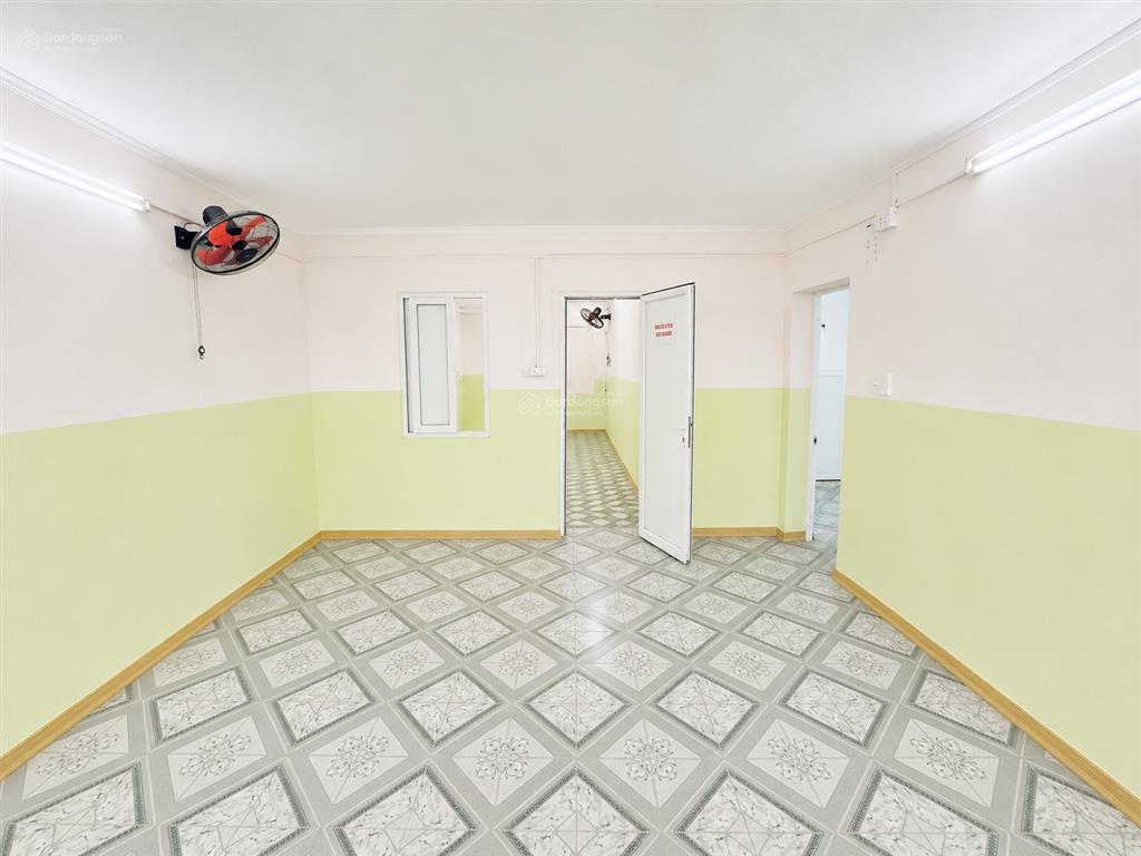 Tập thể tầng 1 khu thành công dt 60m2 3pn 2 mặt ngõ ô tô đỗ cửa. phù hợp giữ tiền, đầu tư