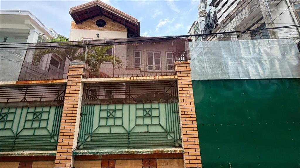 Cần bán căn biệt thự sân vườn tại hẻm trần quý cáp, trung tâm nha trang
