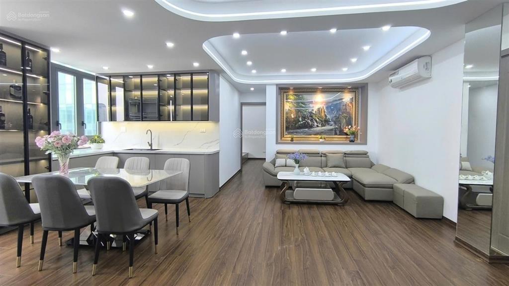 Em gia đình bán căn chung cư 115 khu đô thị mễ trì hạ mới full đồ em sửa thành 4 ngủ giá thiện chí