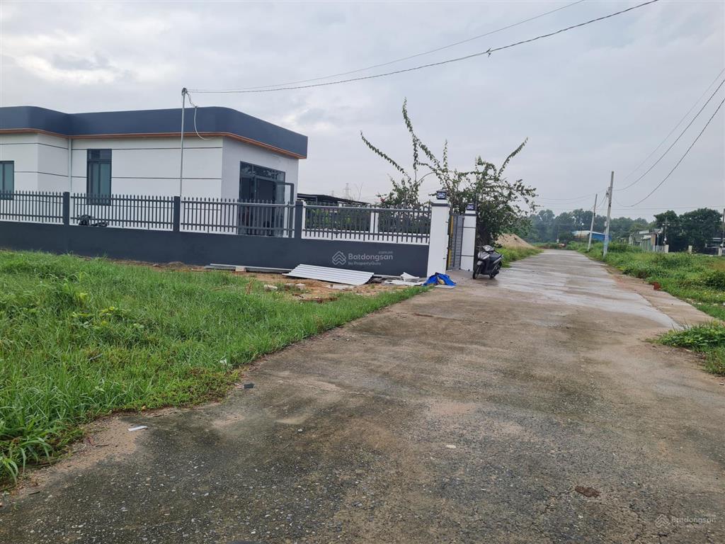 Chính chủ bán gấp lô đất 180m2 gần ngã 4 hội bài, gần cảng cái mép