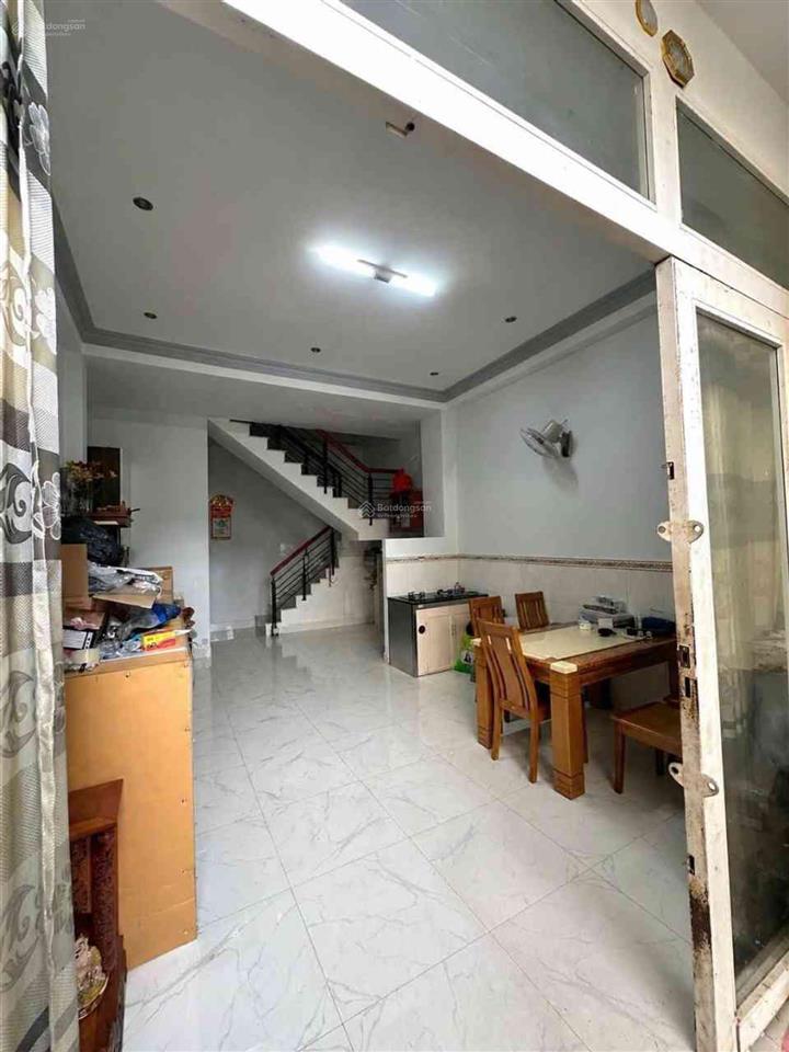 6.39 tỷ nhà 3 tầng 3pn ngang 4,5m cách mặt t.iền cô giang chỉ 50m