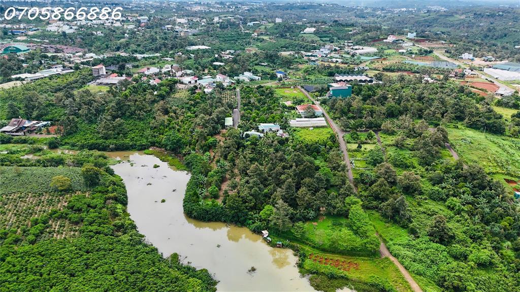 **CẦN BÁN ĐẤT ĐẸP MẶT HỒ – HẺM HOÀI THANH, BẢO LỘC QUỸ ĐẤT 4.810M²**