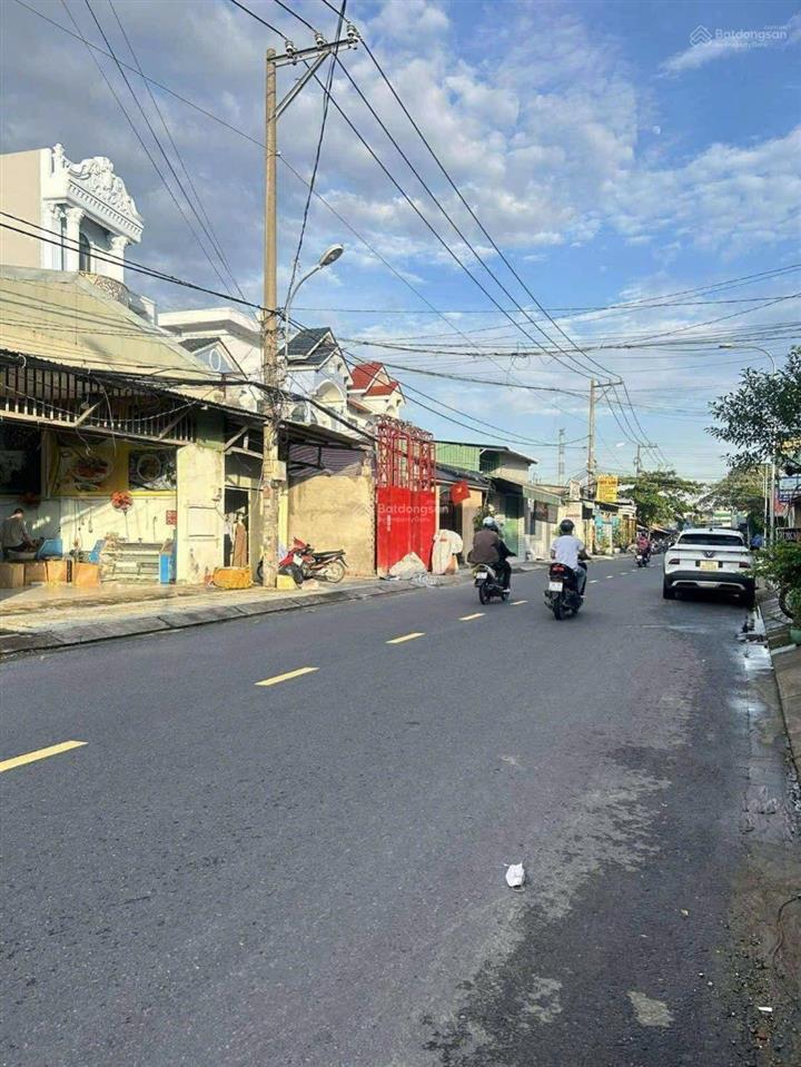 Bán đất tặng kho xưởng xe hơi vào tới nhà giáp sân bóng thới tứ 97m2 chỉ 3,35 tỷ.