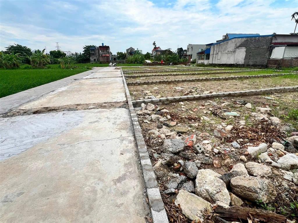 Bán đất tại cẩm văn, quốc tuấn, 900 triệu, 75.5m2, mặt tiền cực chất
