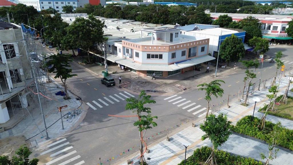 Cần tiền giảm 500tr bán nhanh căn nhà góc 3 mặt tiền có sẵn dòng tiền cho thuê ngay khu dân cư