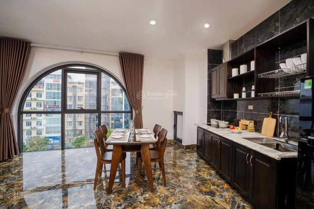 Bán khách sạn 10 tầng lô góc mặt phố nguyễn hoàng 750m2 88 phòng giá 850 tỷ dòng tiền cao