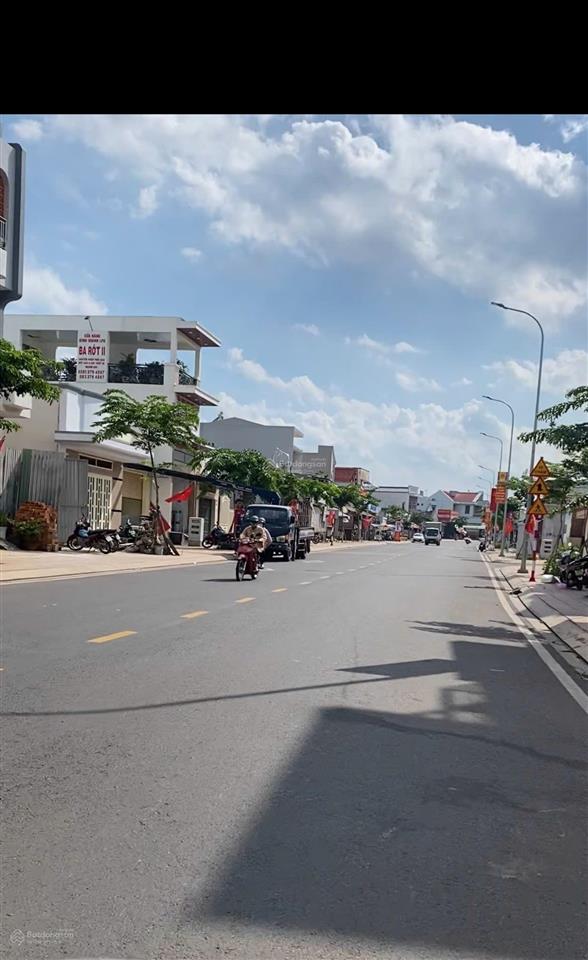Đất lô góc, ngay ubnd phường bảo vinh, giá 13,3tr/m2, 100% thổ cư, 1 sẹc mặt tiền đường duy tân