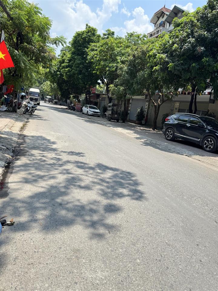 Chính chủ cần bán đất mặt đường văn tự 250m2. mt rộng, lô góc, ô tô chạy vòng quanh. giá chỉ 7 tỷ
