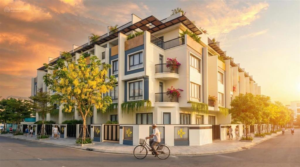 Liền kề 5 tầng cạnh bảo hiểm xã hội tp. huế. có gara ô tô riêng