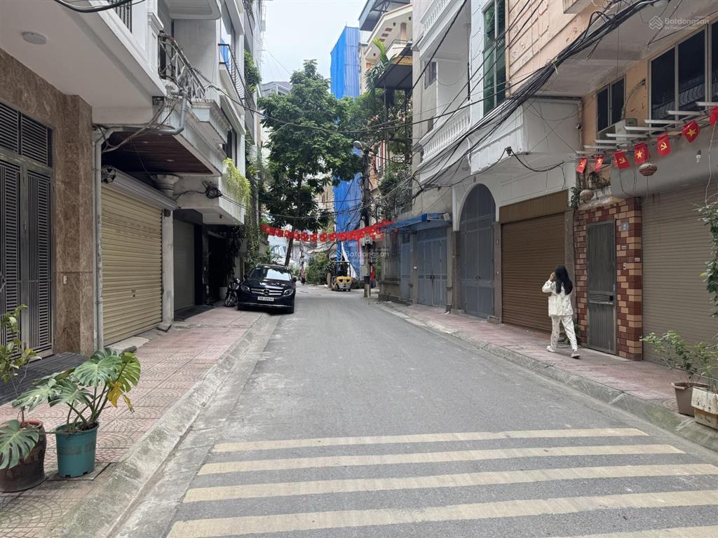 Nhà 3,5t phân lô mặt ngõ oto tránh cách mp lê thanh nghị 10m sát mặt phố giải phóng đang mở, dt 65m