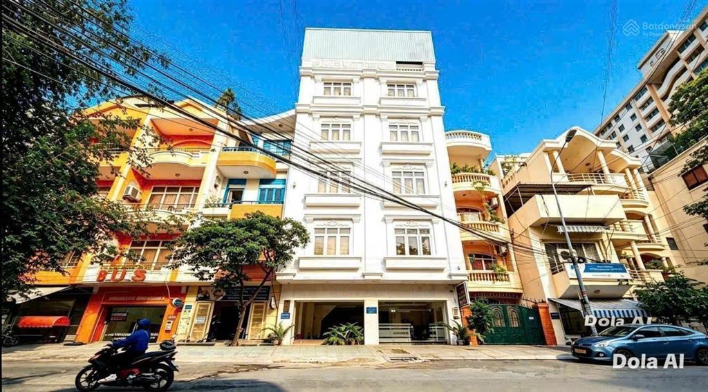 Khan hiếm khách sạn mặt tiền khu phan xích long, 8x21m 6 tầng thang máy, 35 phòng, thu nhập 200tr