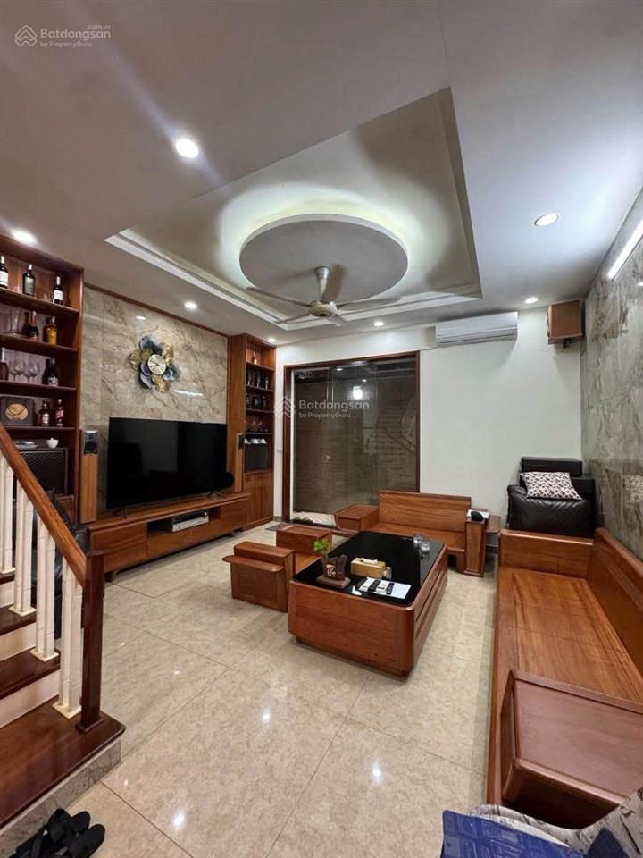Hoàng cầu 24,5 tỷ 8 tầng thang máy 13 phòng khép kín doanh thu 50 tr/tháng