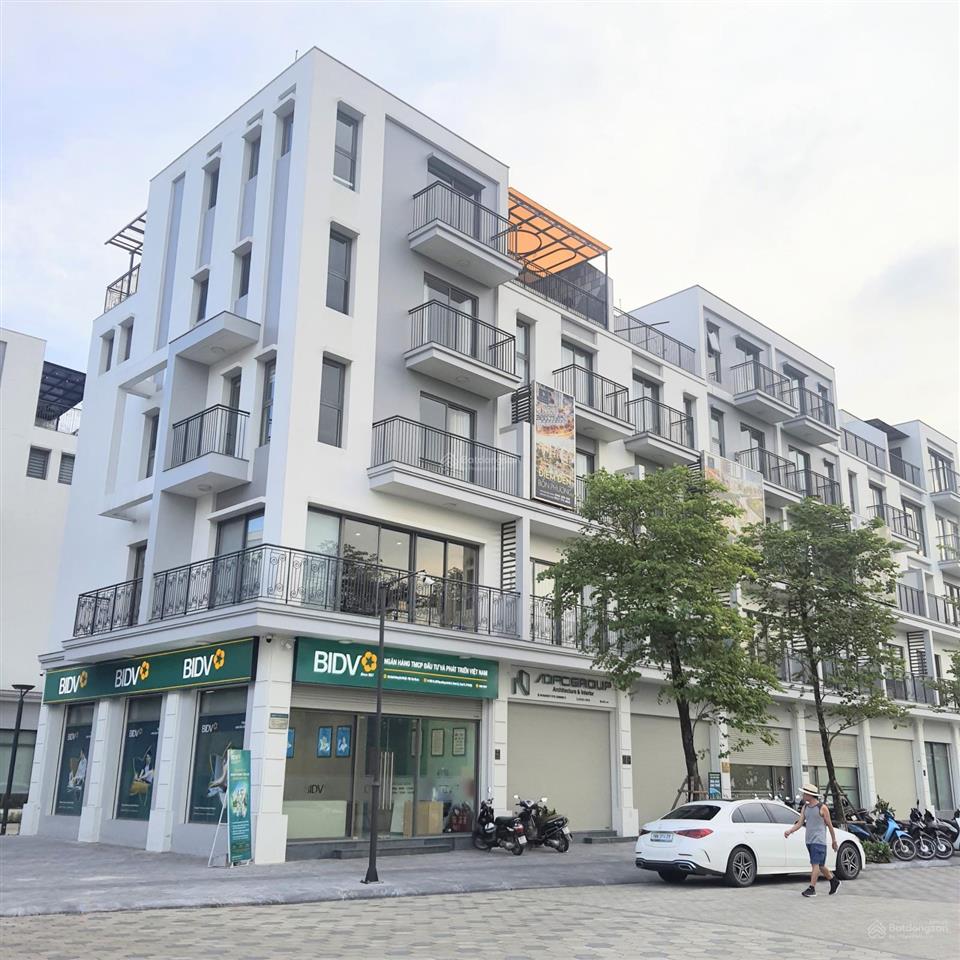 41 tỷ. dt 99m2*5 tầng. căn góc đường đôi 30m, đường sau 13m. mt 6.6m, vị trí trung tâm da the manor