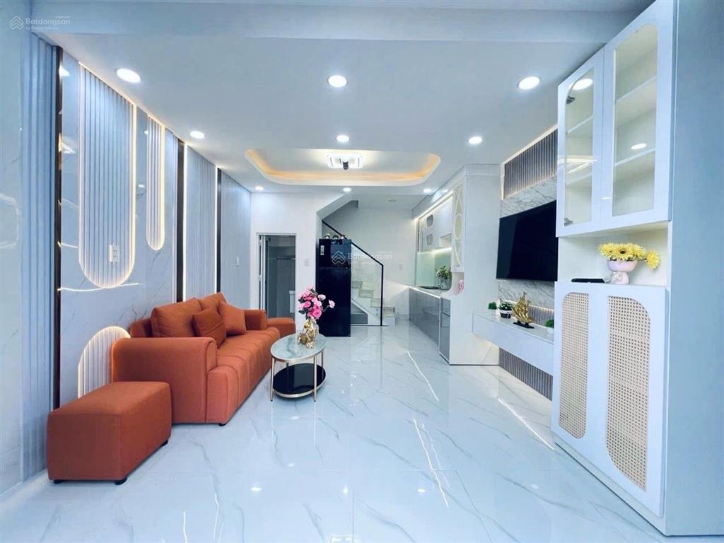 Q7, 3 tầng, ngang 4m, pháp lý sang tên, ra mặt tiền 10m, full nội thất