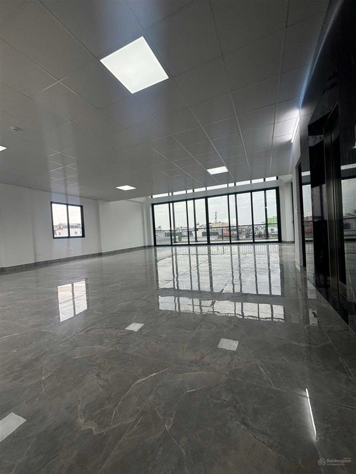 Tòa nhà 150m2, 10 tầng lô góc, mặt phố hồng tiến, cách cầu trần hưng đạo 200m, 3 thoáng trước sau