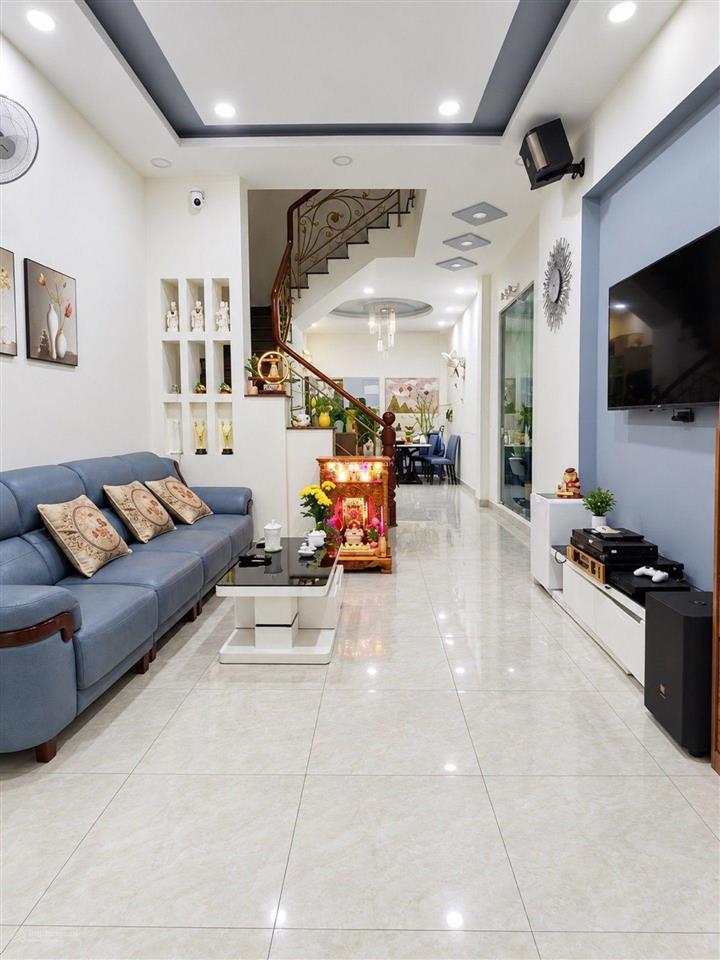 Cv đầm sen lũy bán bích nhà đẹp ngang 4m dài 16m xây 4 tầng hẻm thông