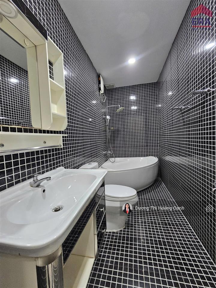 Căn hộ sổ hồng, mt bến vân đồn, 82m2, 5,5 tỷ full nt, ban công lớn, sàn 8 căn, 3 phút đến tt