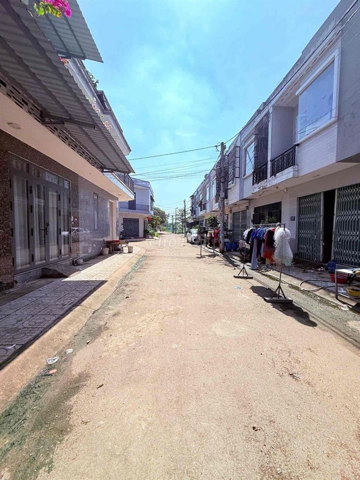 1ty1 ngay LK Hóc Môn nhà mới đẹp, vào ở ngay, cho thuê được