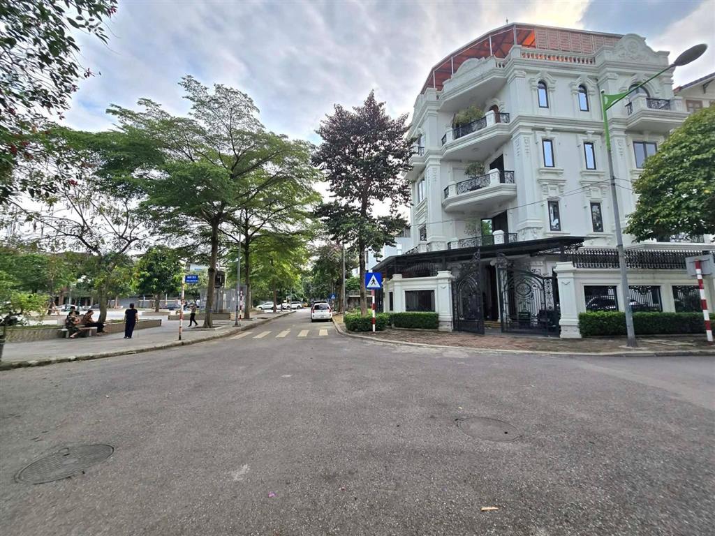 Bán biệt thự c37 bắc hà bca view vườn hoa 150m giá 53.5 tỷ
