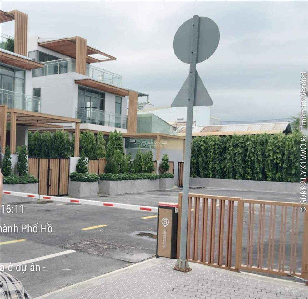 Biệt thự đơn lập quận thủ đức diện tích 10x20m xây 3 tầng đủ nội thất, giá đất 116.5 triệu/m2