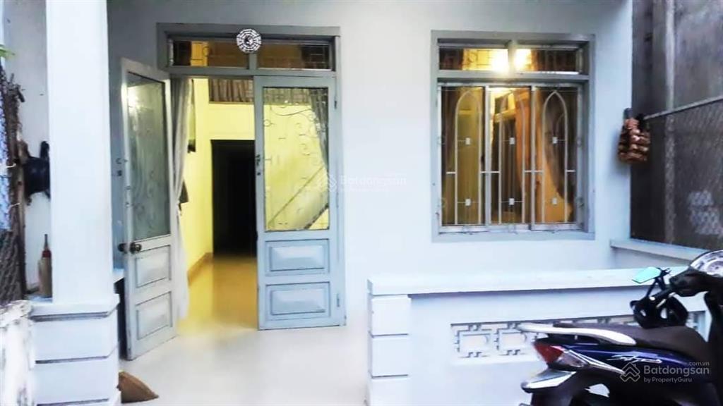 Bán nhà riêng 3 phòng ngủ, nhà trống, gần chợ, ngay trung tâm thành phố nha trang