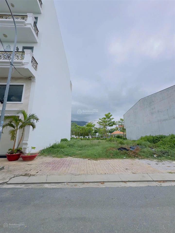 Lô đất 106m2 có 2 mặt tiền đường số 9 tđc hòn rớ 2, gần sun group chỉ 5,9 tỷ/ 0931 800 ***