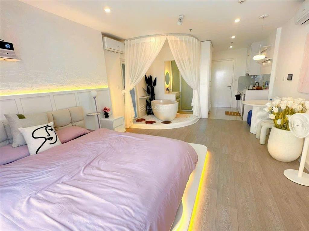 Căn studio 33,5m toà s1.12 tầng 18 view thoáng nội thất thiết kế riêng gần 300 triệu