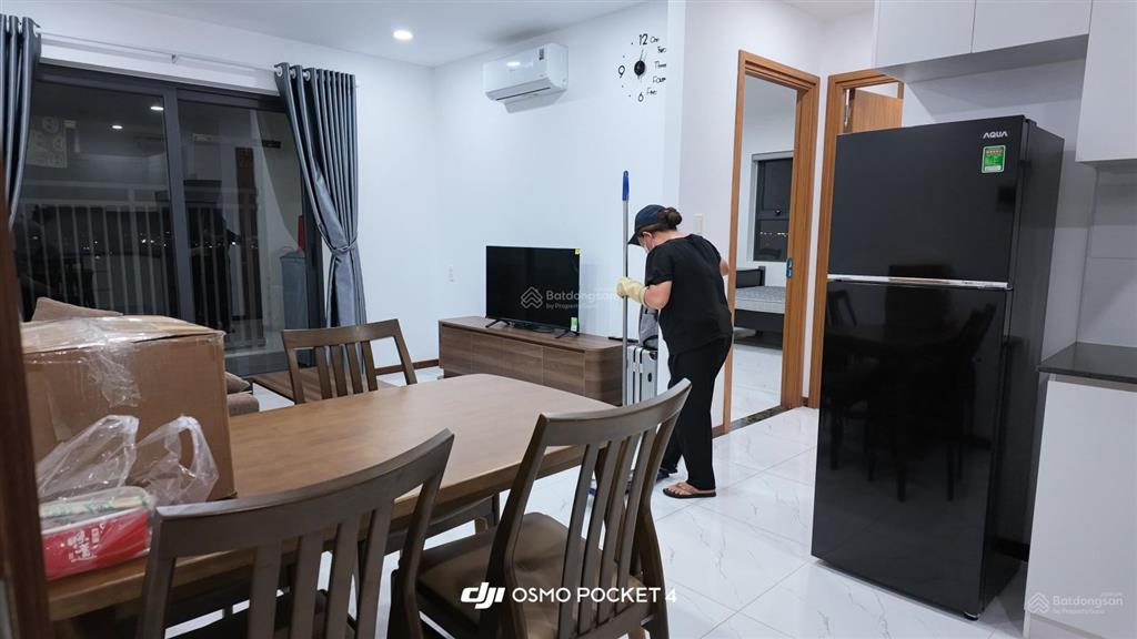 Chủ chuyển công việc nên bán căn hộ 2pn tặng nội thất full mới tinh