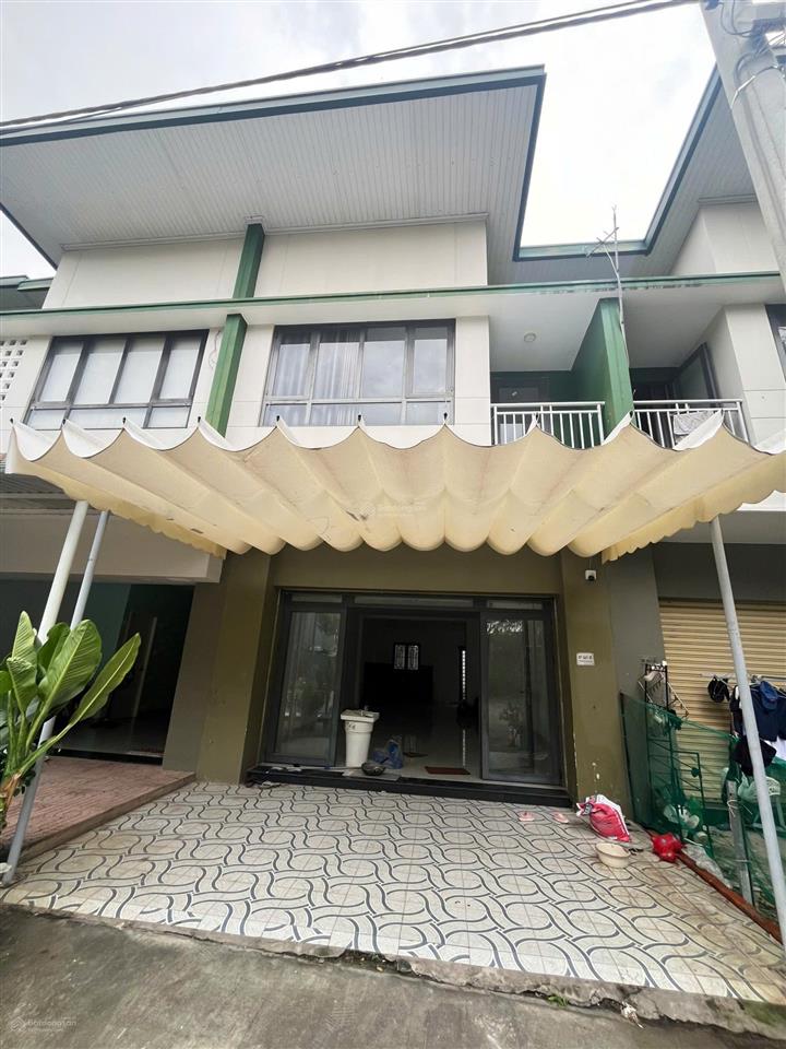 Cần bán căn nhà phố hoàn thiện đẹp đường d2 trục đường 12m kế trường đại học việt đức bình dương
