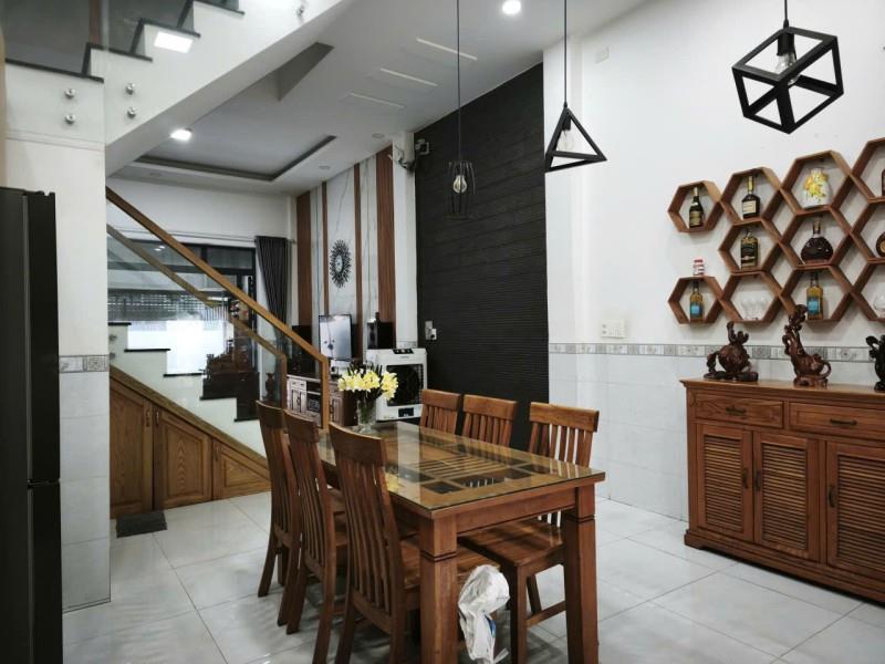 Bán nhà 3 tầng đường Số 11, Linh Xuân, Thủ Đức, TP HCM. DT 65m2, giá 6,88 tỷ, sổ hồng