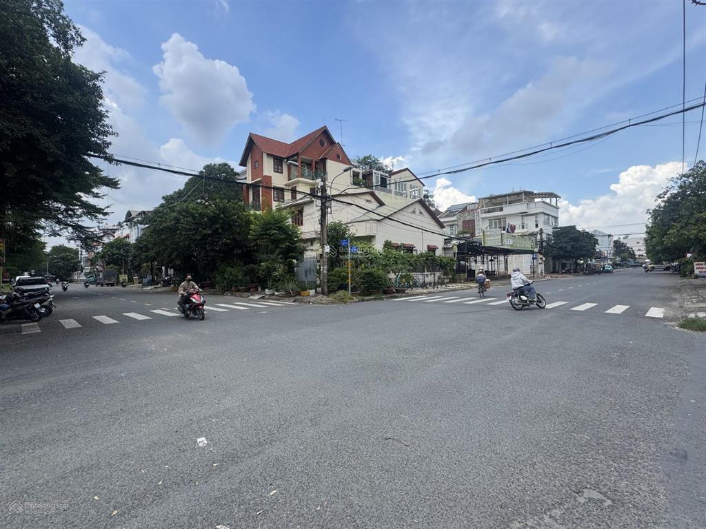 Rẻ hơn thị trường 1 tỷ lô góc 2 mặt tiền 117m2(8x15m) đường 23, khu bên sông gần gigamall pvđ hbc